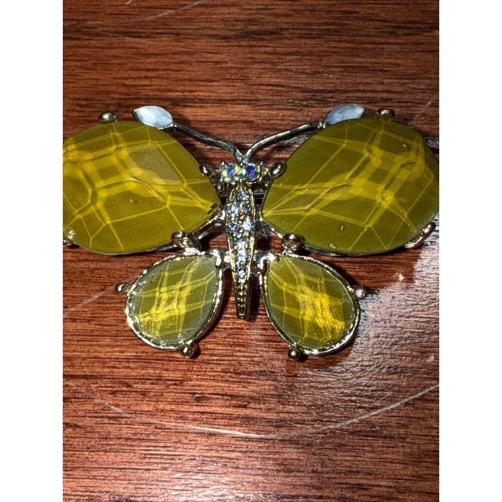Unbranded vintage amber